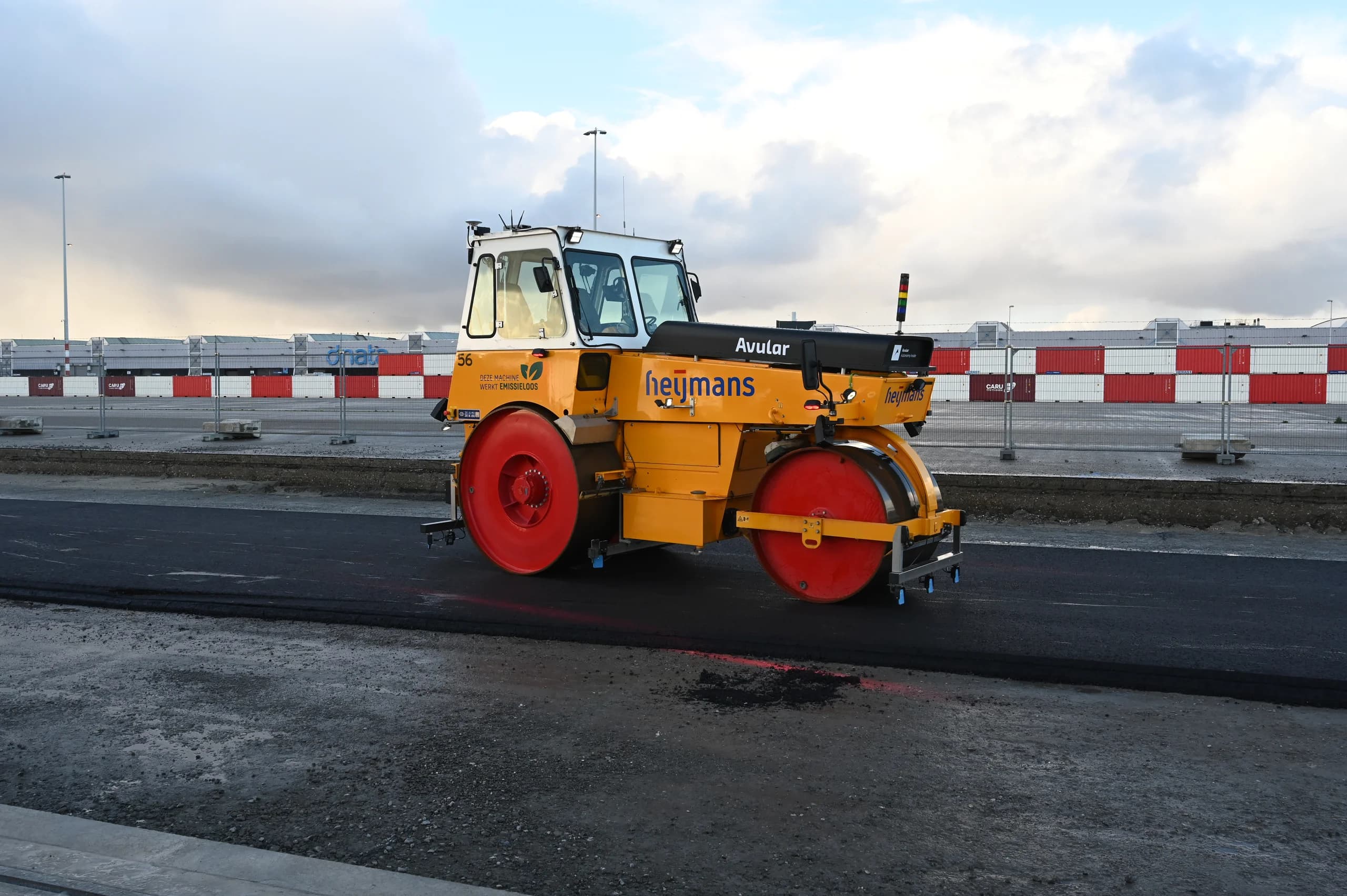 Autonomous Heijmans road roller at work